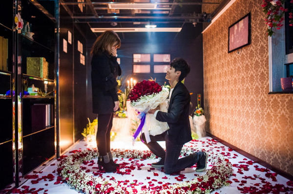 拿花圈求婚被拒 求婚最好的餐厅在这里